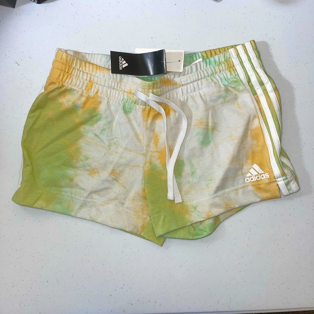 ADIDAS WOMENS SHORTS (Medium)